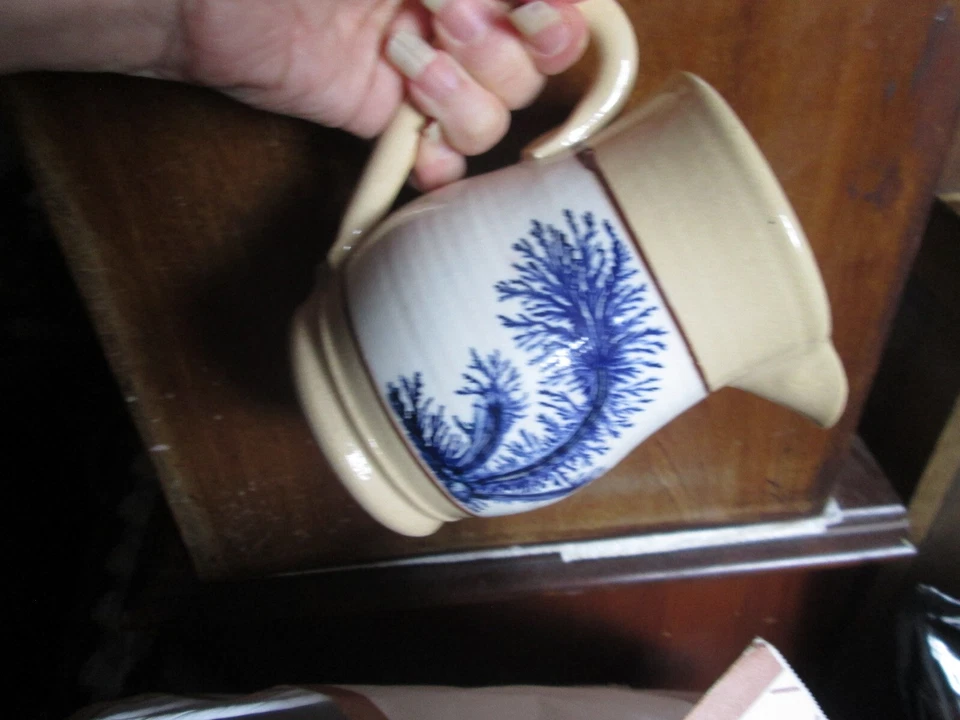 EAST KNOLL CT POTTERY YELLOW WARE LARGE PITCHER SEAWEED FEATHER MOCHA VINTAGE - Image 2 of 4