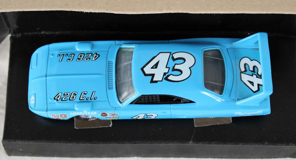 Richard Petty 1970 Blue Plymouth Superbird NASCAR 43 Scale 1 43