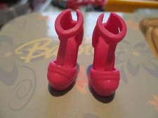 BARBIE DOLL / PAIR OF SHOES: BOOTS, PUMPS ....... (1031)