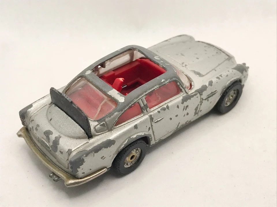 CORGI TOYS WHIZWHEELS # 270 JAMES BOND ASTON MARTIN DB5 1/43 SCALE DIECAST 1976 - Image 3 of 4