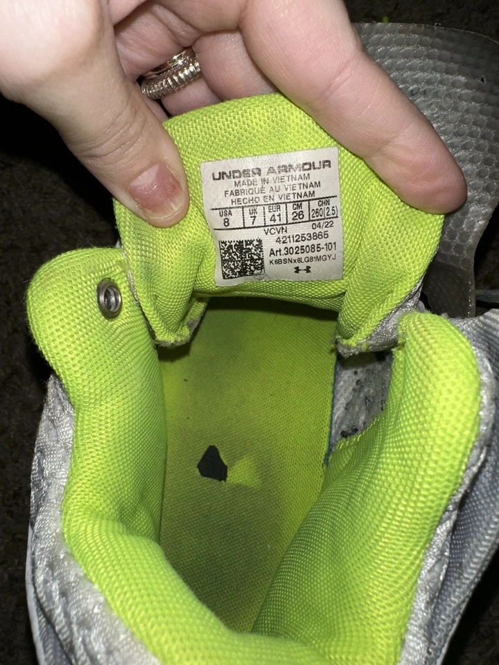 Botines de fútbol Under Armour, niños talla 8, blancos, amarillo neón Foto 3 de 4