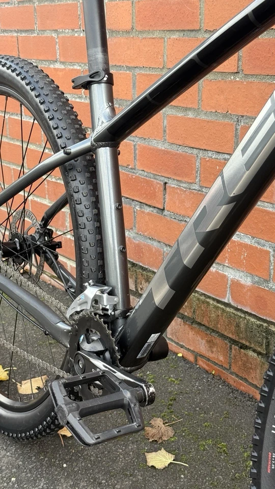 Trek Marlin 5 Mountain Bike - Medium Frame - Excellent Condition - Image 4 of 4