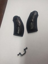 Hr Harrington Richardson Model 733 32 Sw Grips Handlea And Screws 26-159 Hr Harrington Richardson Model 733 32 Sw Grips Handlea And Screws 26-159