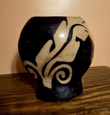 Honduras Lenca Tribe Black Clay Pottery Tribal Motif Vase Abstract Retro 1960's