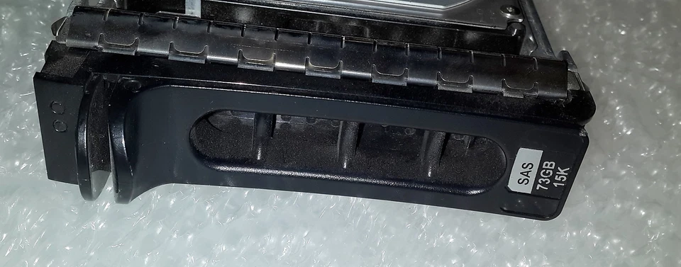 Lot of  5  DELL/HITACHI HUS153073VLS300 73GB 15K SAS HARD DRIVE - Image 4 of 4