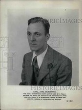 Press Photo Lapel Type Microphone for Public Speakers - nea15452