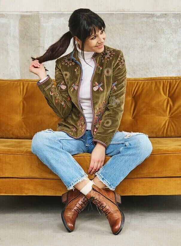 A210 ZARA VELVET EMBROIDERED BLAZER FLORAL BEES KHAKI A210 ZARA VELVET EMBROIDERED BLAZER FLORAL BEES KHAKI