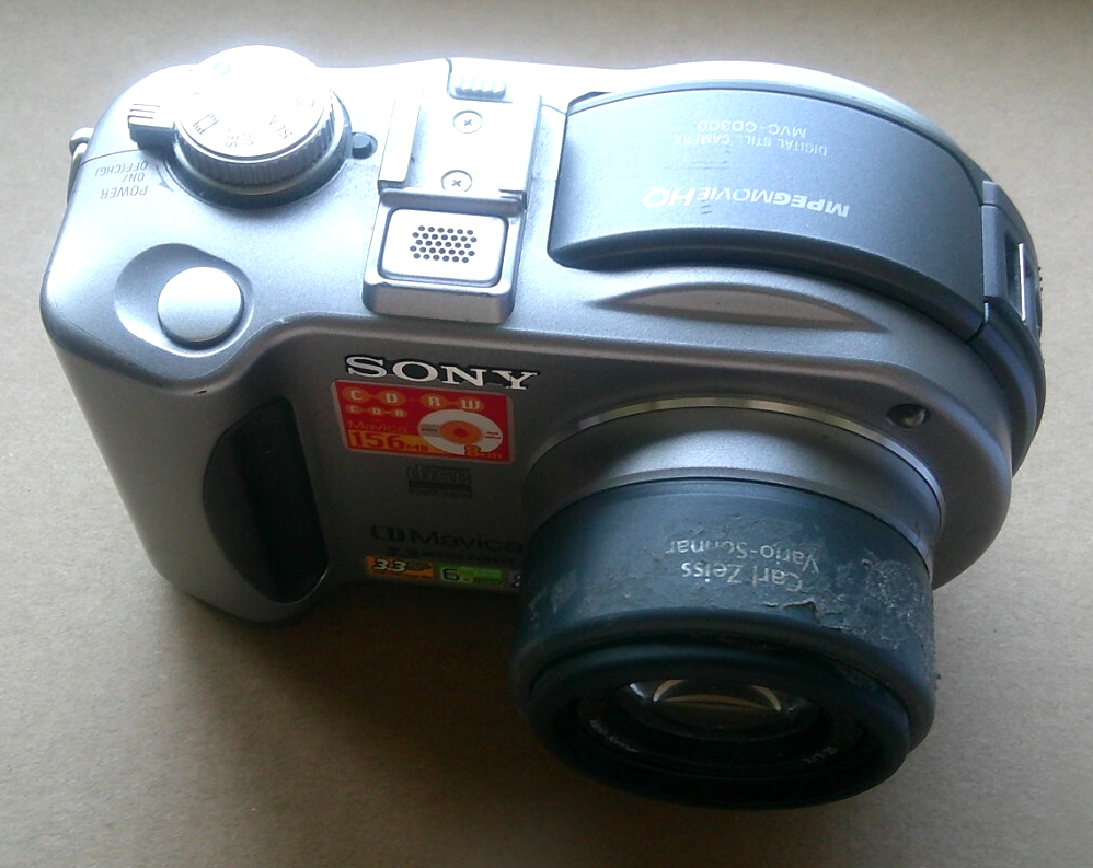 新品未使用 SONY MVC-CD300 CDマビカ デジタルカメラ Sony Mavica MVC-CD300 3.3 MP Digital Camera - Silver for sale