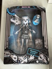 Monster High Reel Drama Frankie Stein Black and White Doll Mattel 2025