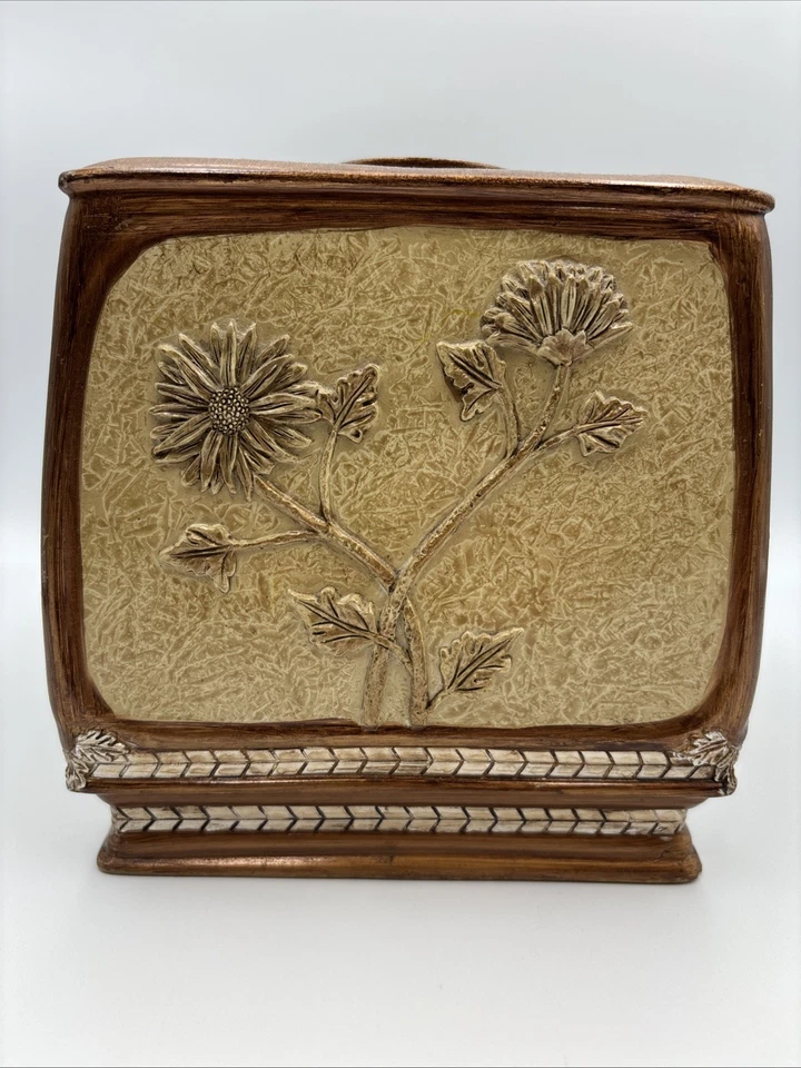 Cubierta de caja de pañuelos Kleenex, Karen Lawrence. Diseño bambú marrón, marfil Foto 2 de 4