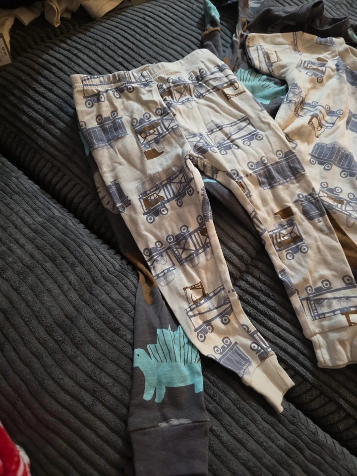 Conjunto de Pijama Carters (x2) Niños 18M Prendas para el torso Leggings Verde Dino Camión Gris Blanco Foto 2 de 3