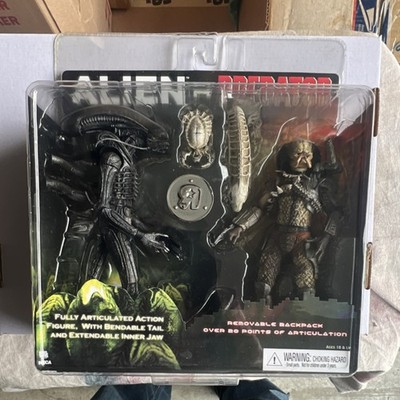 Alien vs. Predator フィギュア2体セット（未開封） NECA Alien & Predator - 2 Pack Action Figure Set - Toys R Us