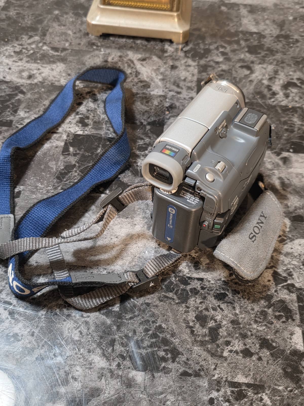 Sony DCR-TRV33 Digital Handycam MiniDV Camcorder Carl Zeiss 12x Zoom