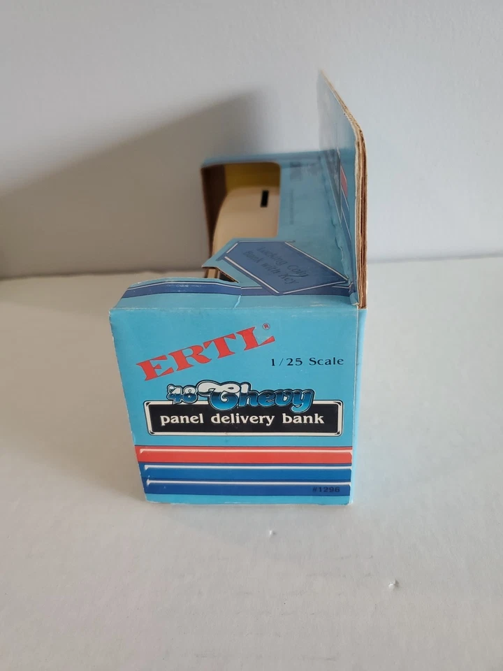 ERTL True Value '48 Chevy Panel Delivery Truck Carro Banco Die Cast escala 1/34 Foto 2 de 4