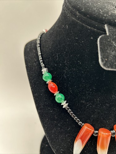 Collar Piedra Ágata Tres Cuernos Cuentas Verde Rojo Negro - Imagen 3 de 5