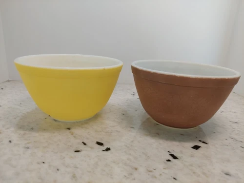 Vintage Pyrex Two Mixing Bowls Brown, Yellow Made in USA Ovenware Baking #401