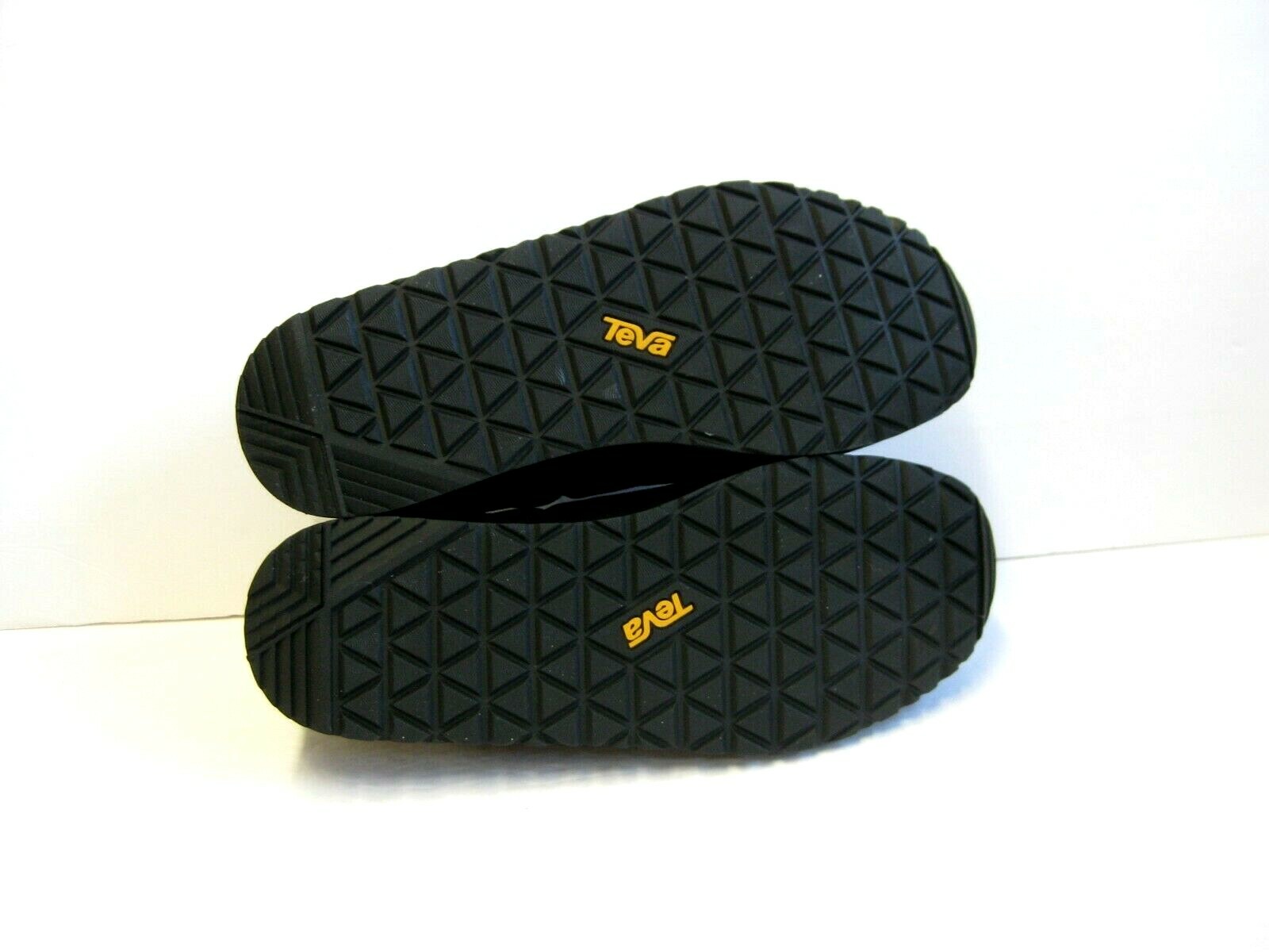 teva ember commute slip on