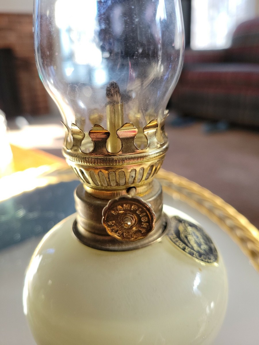 Vintage Lamplight Farms Oil Lamp - Made In Italy - Ivory Glass