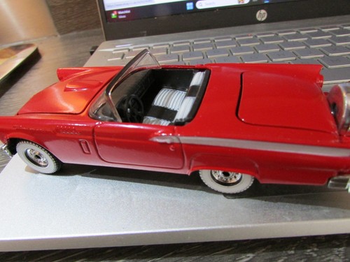Corgi Classics 810:1957Ford Thunderbird Open Top In Red With White Stripe :Boxed - Picture 9 of 14