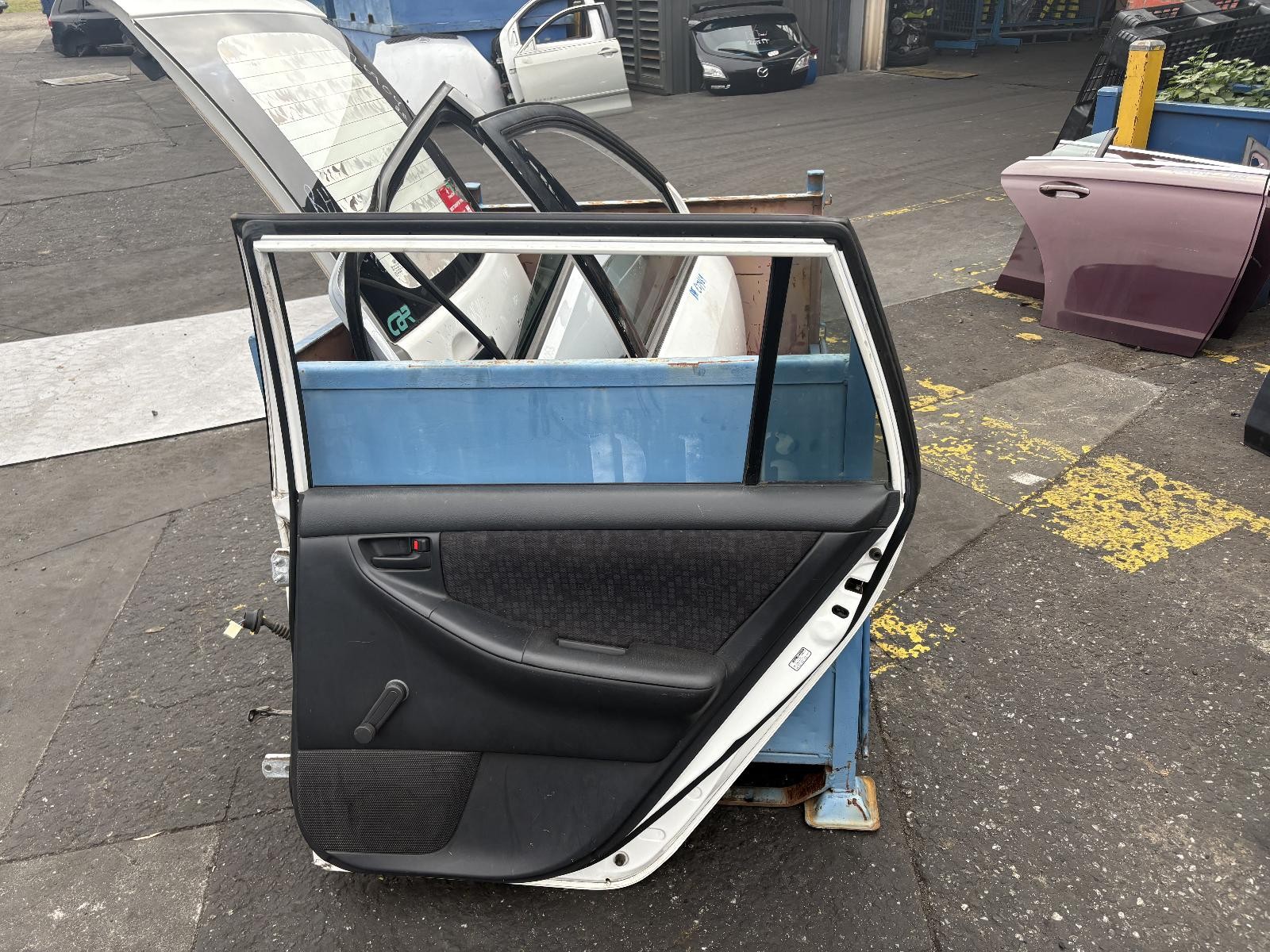 Toyota Corolla Right Rear Door Shell ZZE122 12/2001-03/2007 - thumbnail 2