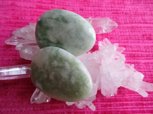 2 China-Jade (Serpentin) Daumensteine 2 China-Jade (Serpentin) Daumensteine