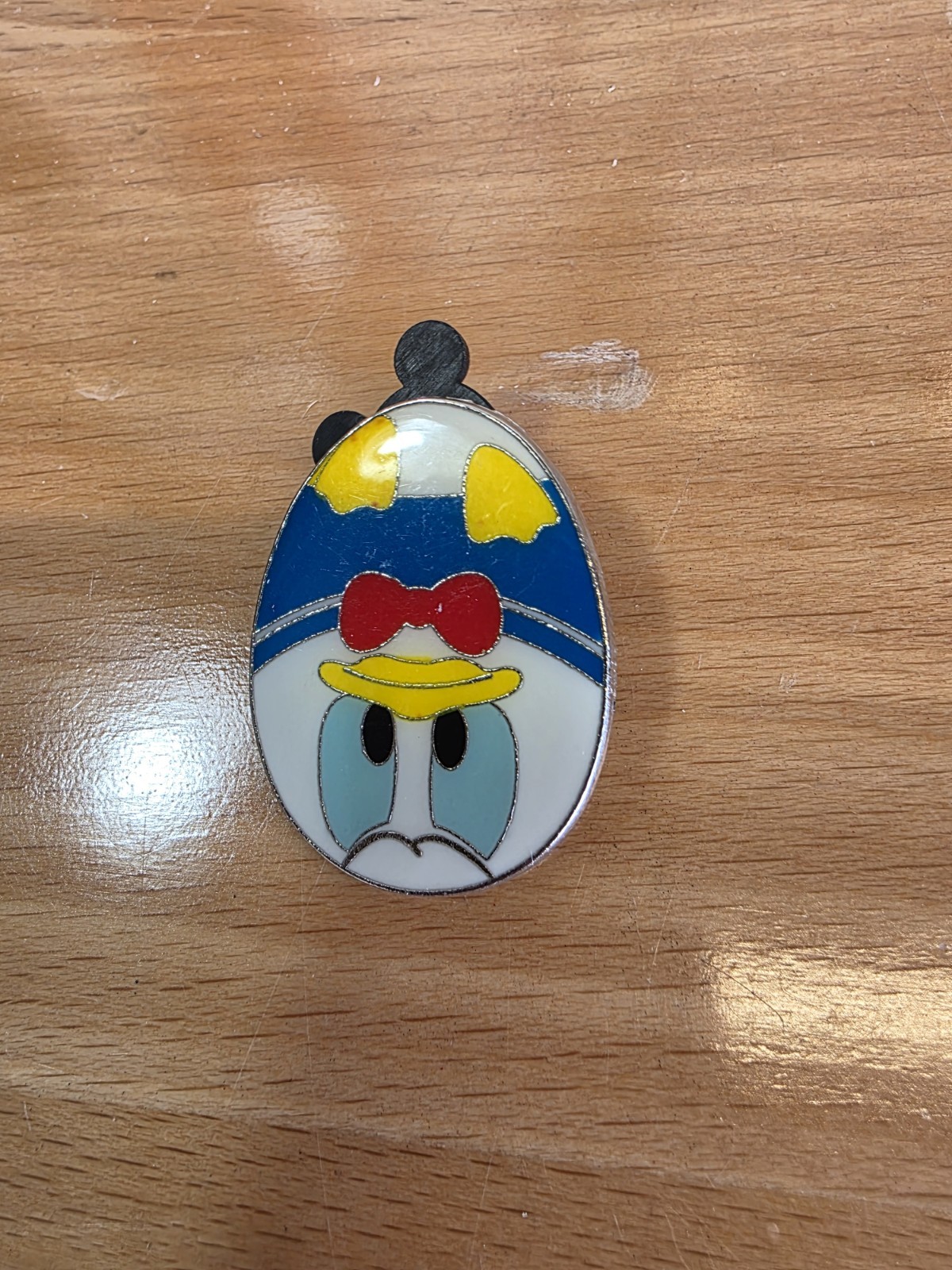 Donald Duck Easter Egg Character Collection pin Hong Kong Disneyland. 