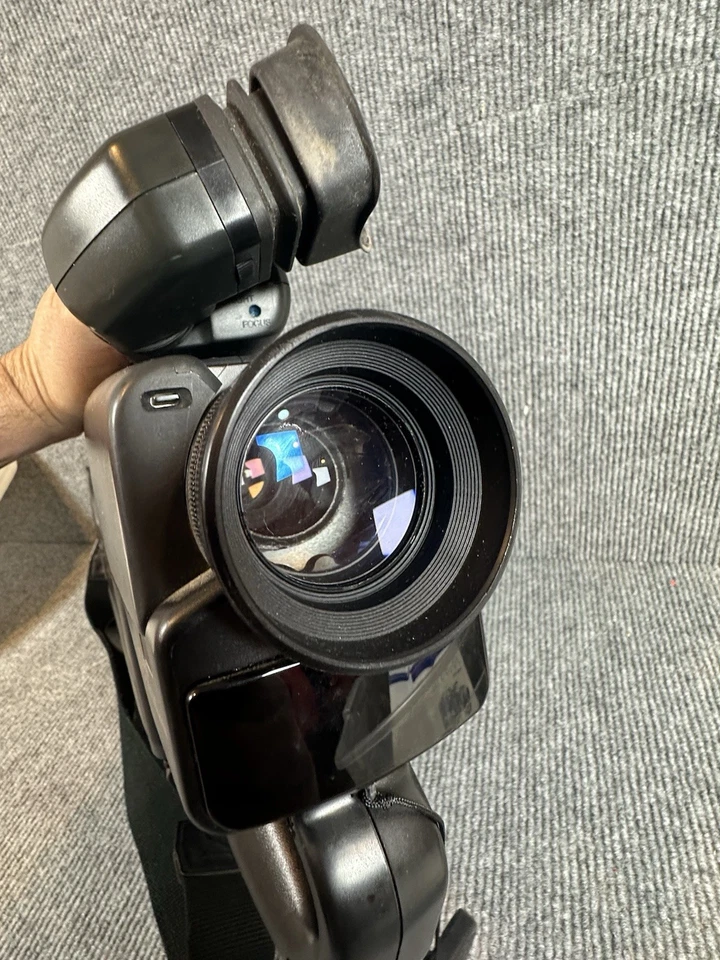 Vintage 1990 Quasar VM705 VHS Camcorder W/ Charger Battery Cables Tested - Image 4 of 4