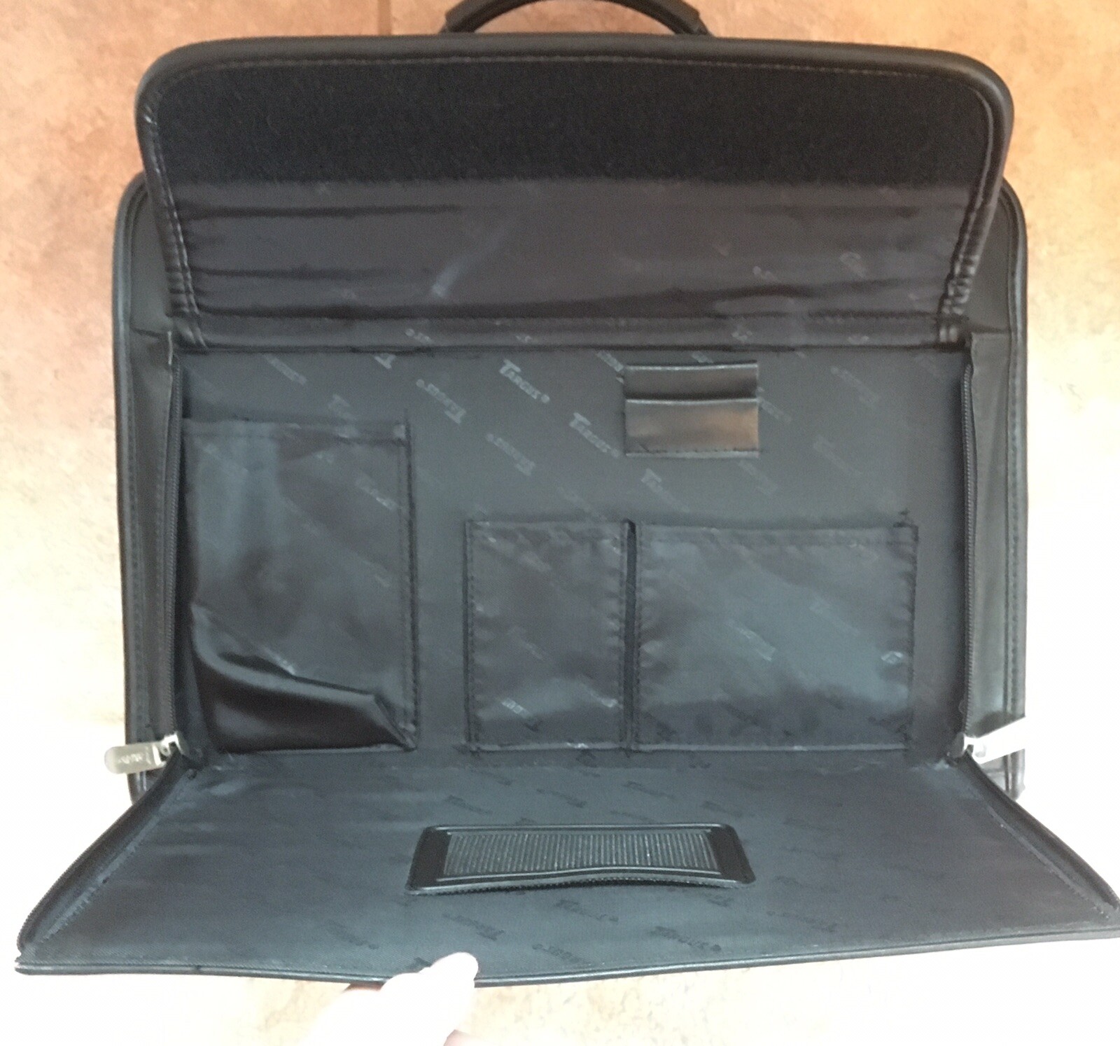TARGUS BLACK LEATHER LAPTOP COMPUTER or TABLET CASE BRIEFCASE BAG