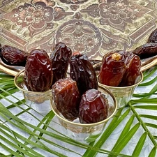 11-LB MEDJOOL DATES. LARGE PREMIUM CALIFORNIA FRESH DATES. FAST FREE SHIPPING.