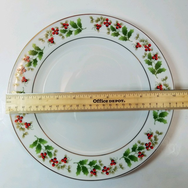 Royal Norfolk Christmas Dinner Plate Holly Berries Gold Trim Holiday