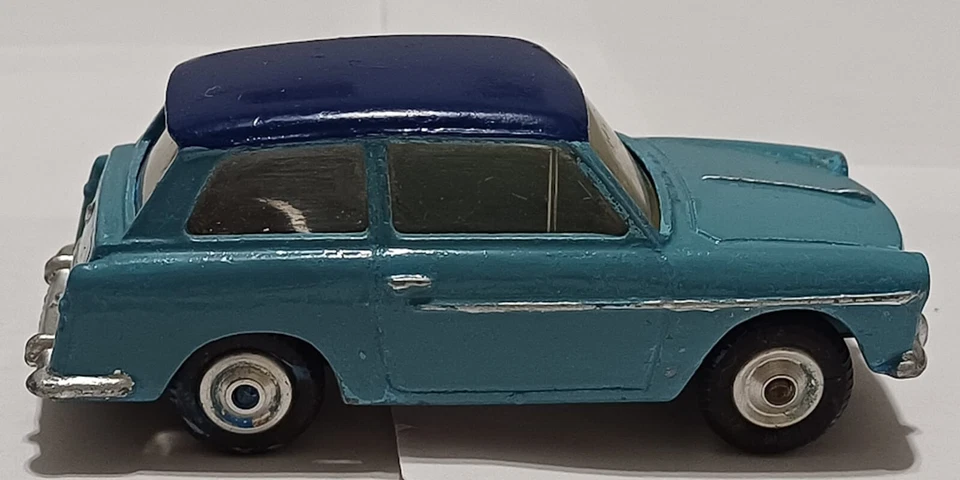 Corgi Toys Austin A 40. Ottime condizioni. Una blu, una rossa - Immagine 2 di 4