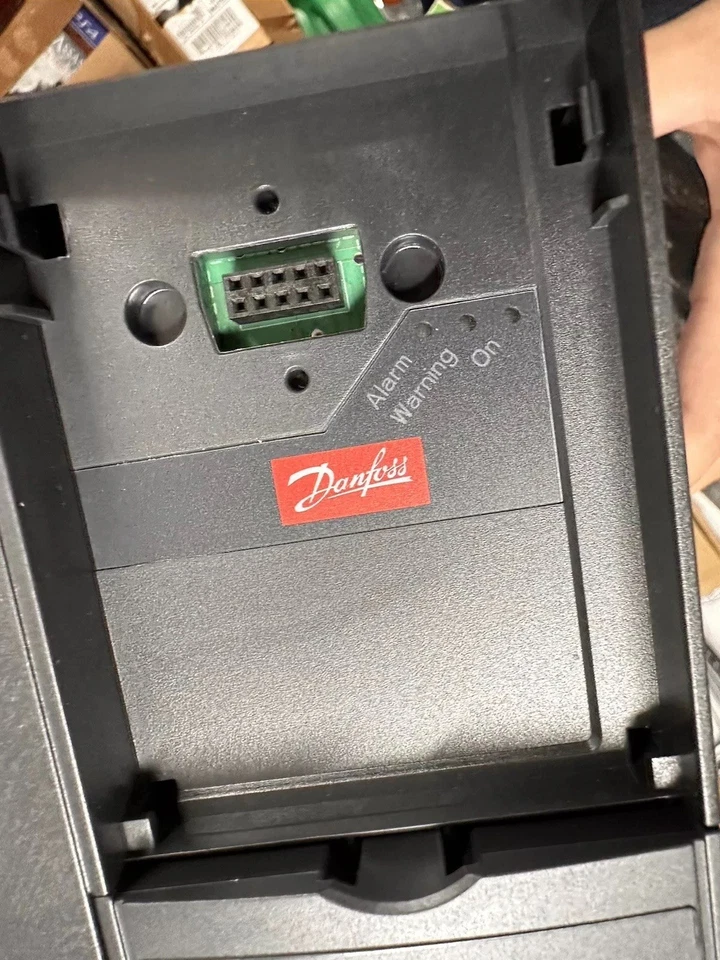 Micro unidad Danfoss ORIGINAL 132F0030 VLT 7,5 kW 10 HP FC051 NUEVO Foto 2 de 4