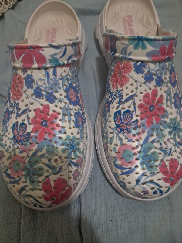 Womens Floral Foamies Size 10 By Skechers Lovely Floral Pattern