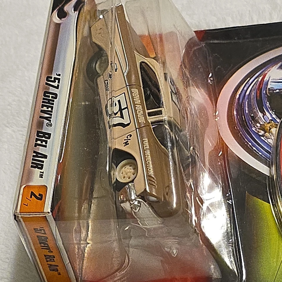 HOT WHEELS CUSTOM CLASSICS '57 CHEVY BEL AIR 2/7 *NEW* - Image 3 of 4