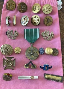 Estate Lot Of 23 Military Medals, Pins & Brooches In Preowned  Condition As Is