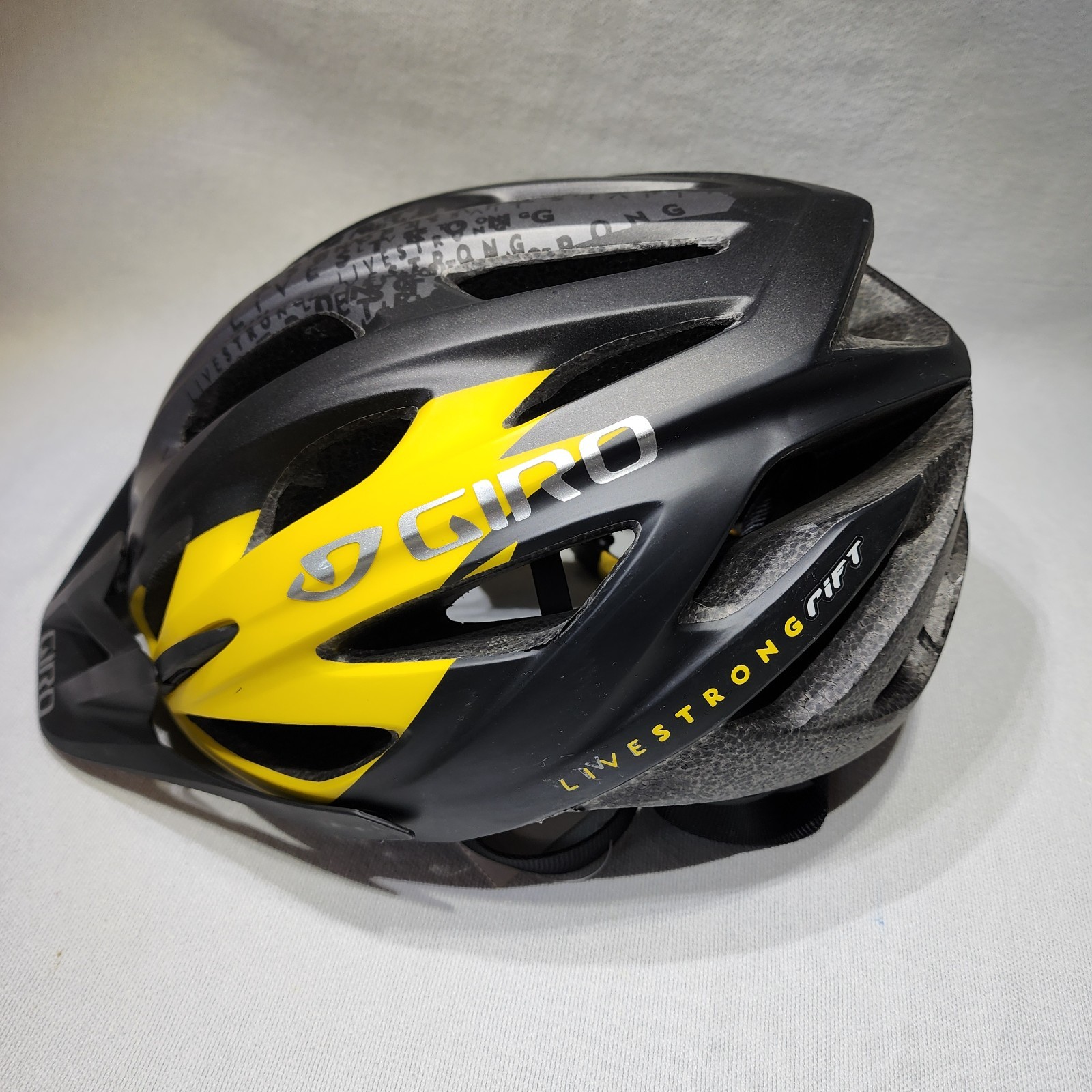 2012 Giro Rift Bicycle Helmet Lance Armstrong LiveStrong 333 Grams *Flaw Read