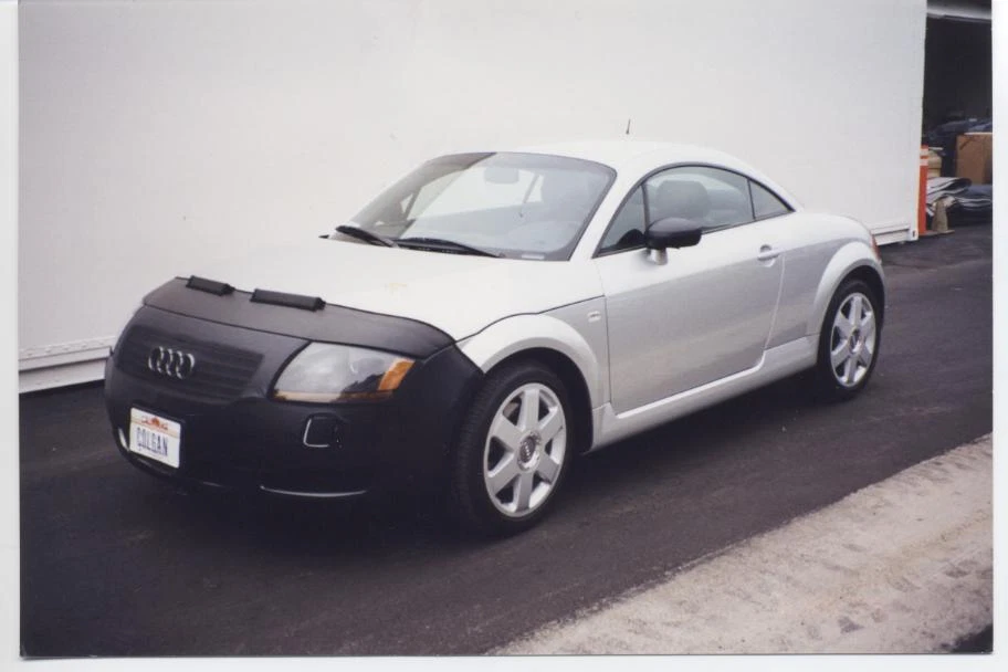 Sujetador con máscara frontal Colgan 2 piezas. Se adapta a Audi TT 2000-2006 con placa de licencia, dos lavados Foto 2 de 2