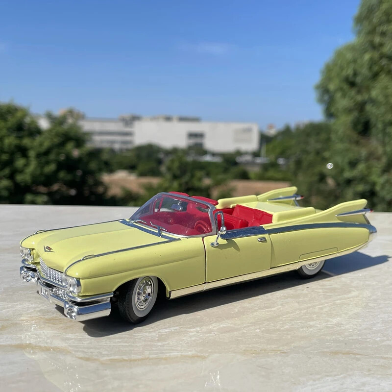 1:32 Classical Car Luxury Old Car Model Diecast Metal Car Collection ...