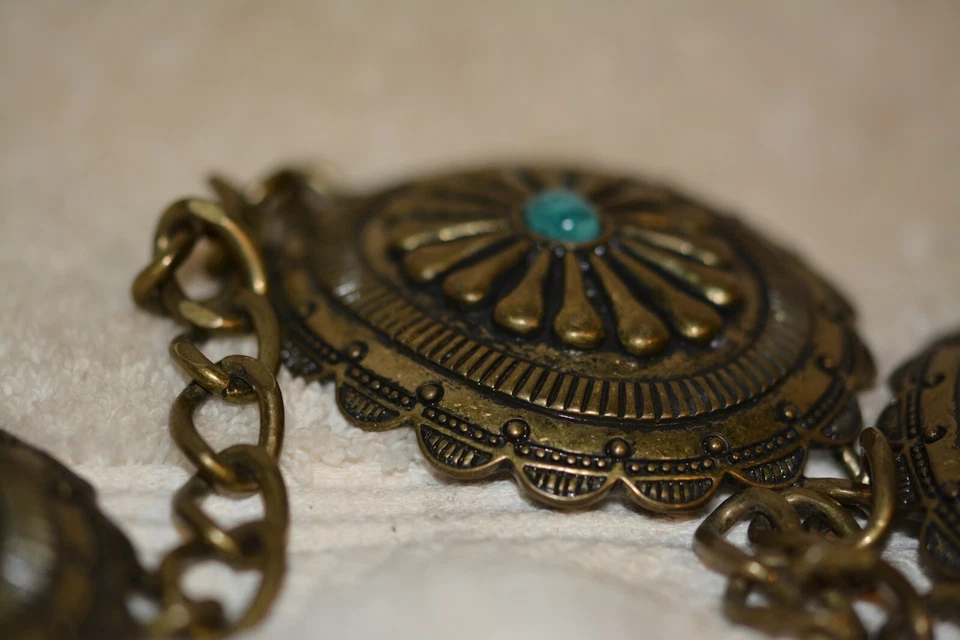 Belts. Concho Belt Vintage Women's Concho Brass Chain Belt With Center stone. - Image 4 of 4
