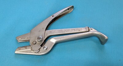Vintage Robert's  Carpet Strip Cutter Tool