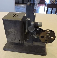 16MM KEYSTONE HOME MOVIE PROJECTOR all original, take-up reel, w/cord for bulb