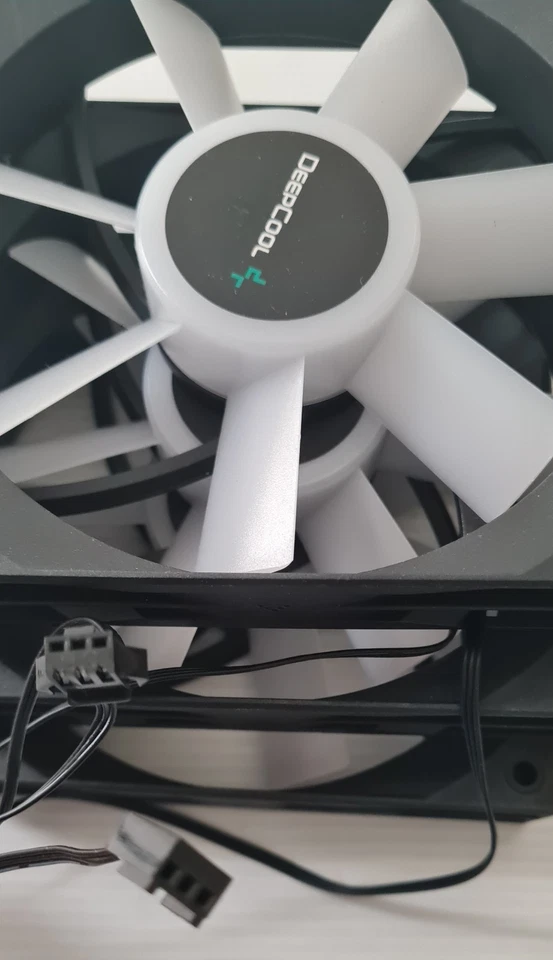 CLEARANCE PC FAN SALE: DEEPCOOL DF1202512CD LED FAN (3 Pack) 120mm Case Fan - Image 2 of 3