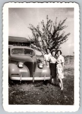 Vtg B&W Snapshot Three Women Standing By Vintage Car Farm Setting Style 1944