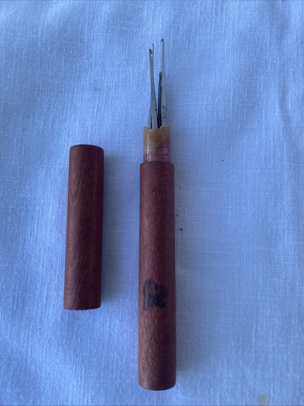 Vintage Wooden Crochet Hook Case With 4 Small Hooks