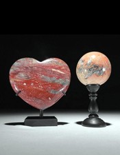 Giada Rossa e Giada Maligano rossa a forma di Cuore e sfera con supporti 1500 g