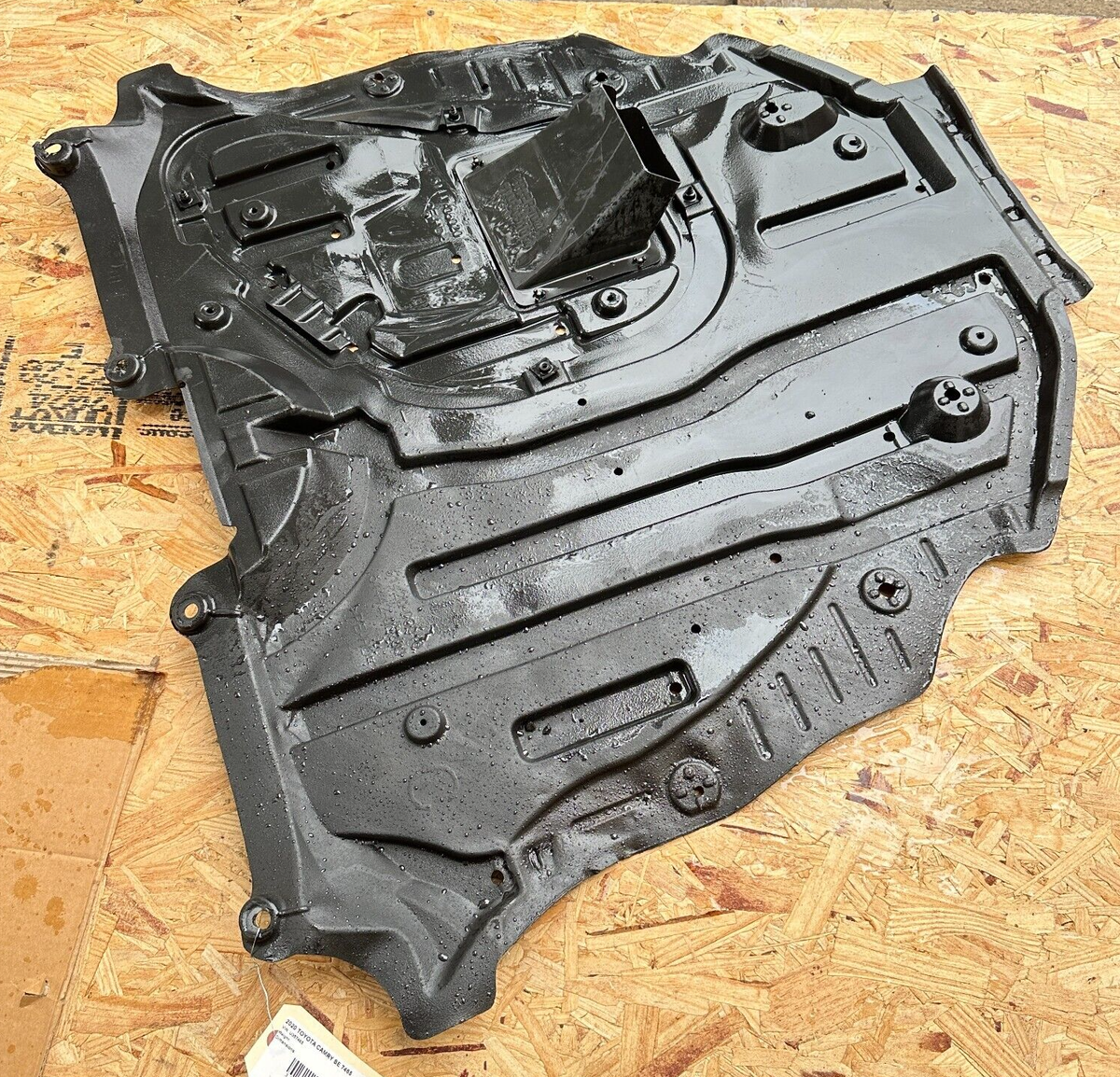 2020 TOYOTA CAMRY SE UNDER ENGINE CENTER SPLASH GUARD SHIELD COVER