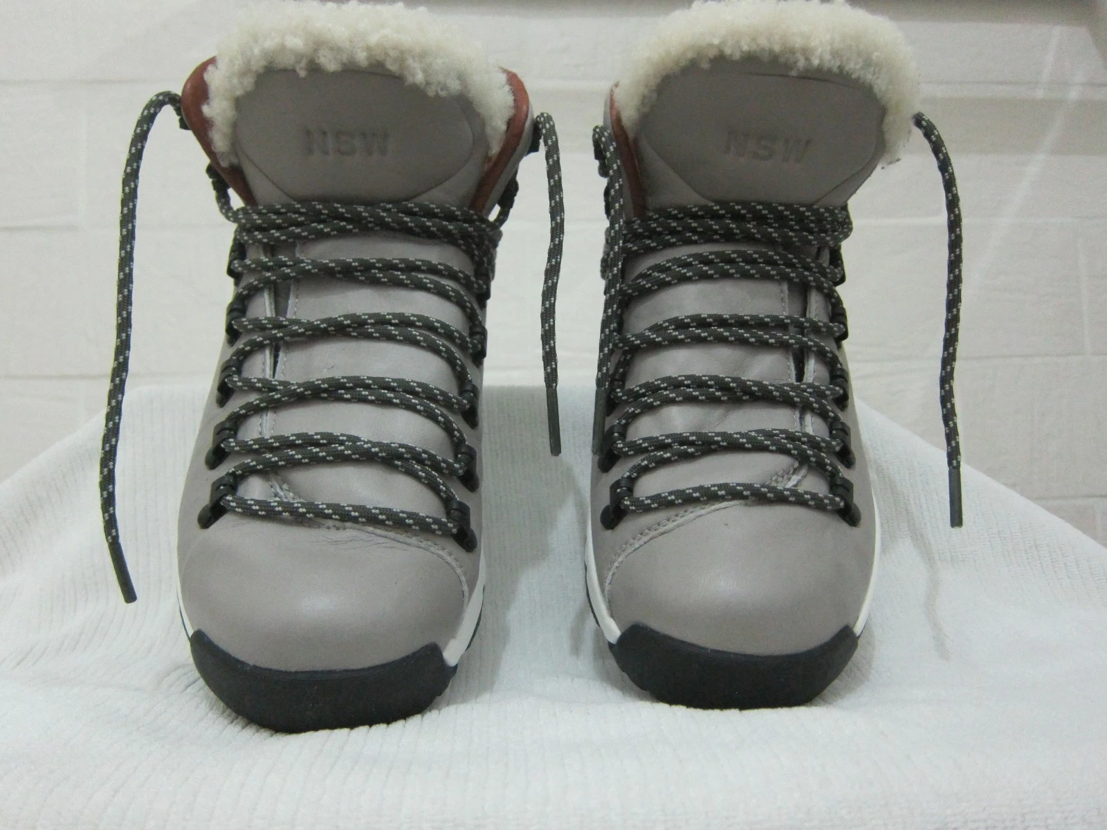 Nike (NSW) scarpe stivali casual da donna grigi in pelle UK 5 5 nuovi