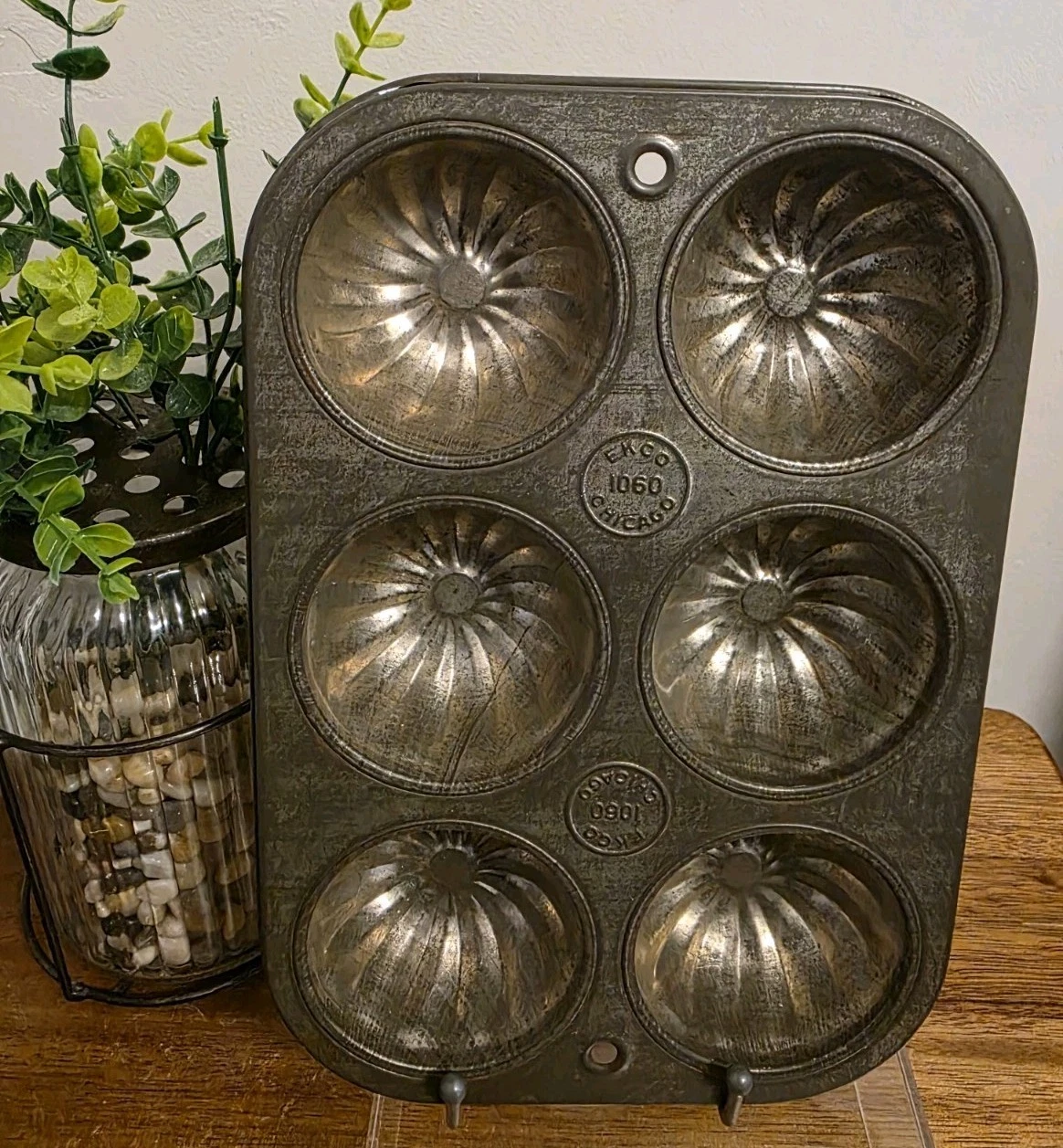 ECKO FLUTED MUFFIN TIN BAKING PAN 1960s VINTAGE MODEL 1060 FARMHOUSE METAL DECOR