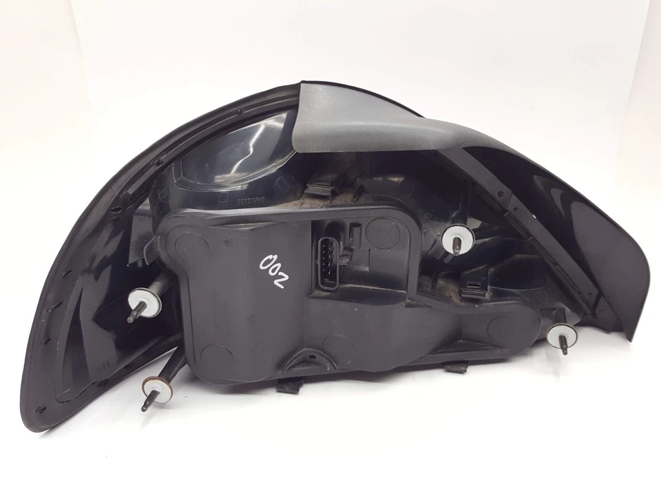 Задний тормозной фонарь 1999-2005 PONTIAC GRAND AM со стороны пассажира от оригинального производителя - Изображение 4 из 4