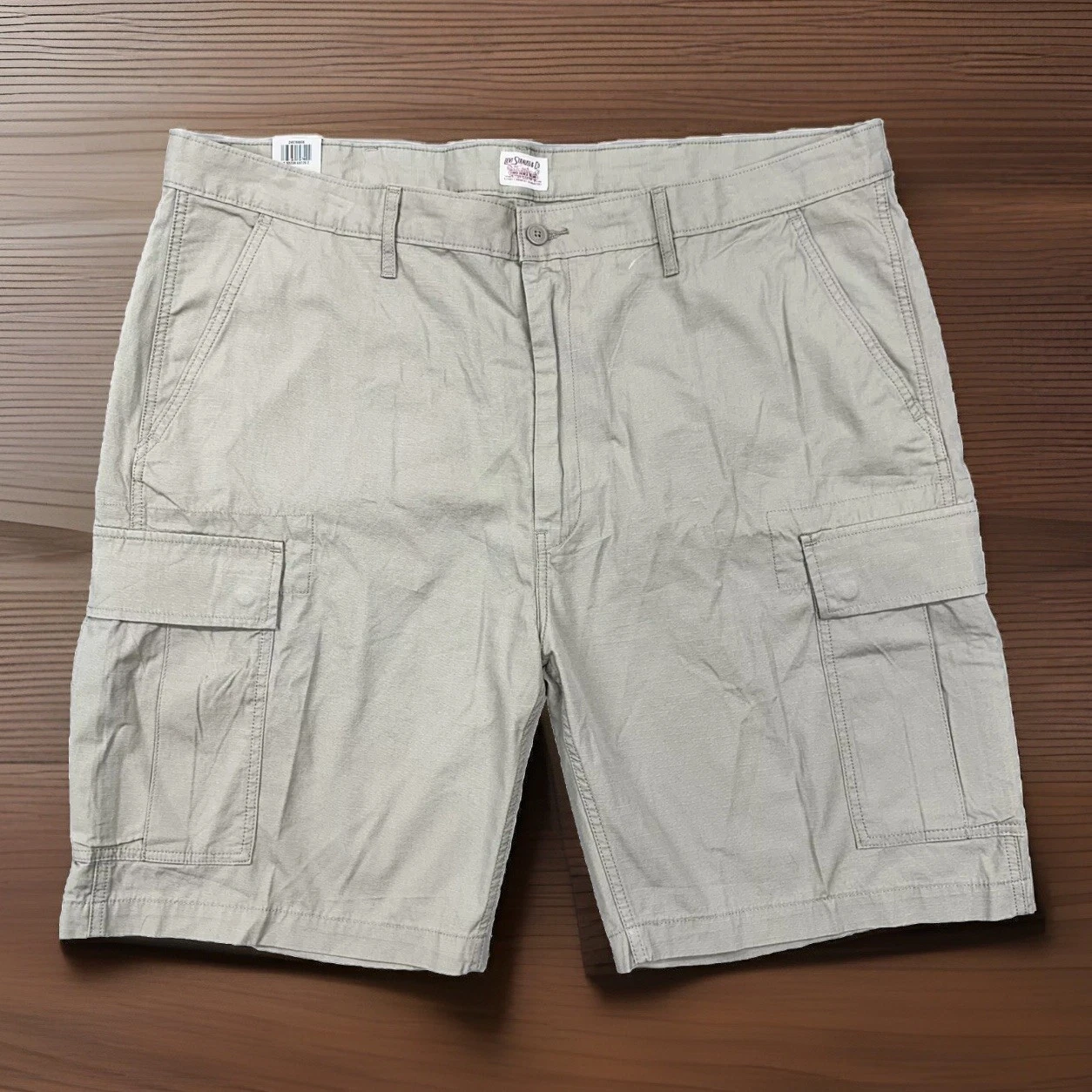 Levi’s Men’s 44 Tan Carrier Cargo Khaki Outdoors Shorts Pockets Cotton NEW 🩳